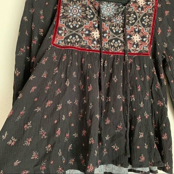 ✨ Hem & Thread Black Floral 3/4 Sleeves Top Small - Picture 4 of 7